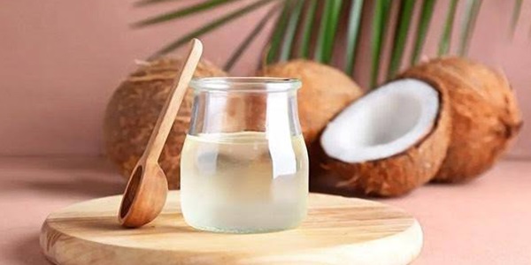 روغن نارگیل برای تقویت ابرو